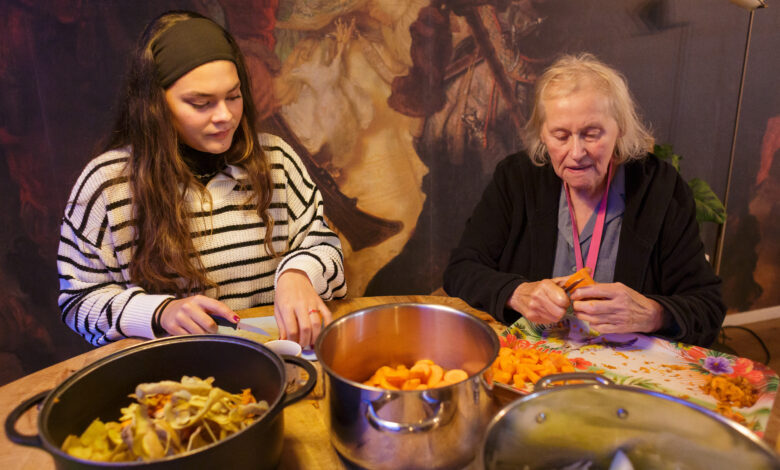 Photo of Oma’s Soep brengt studenten en ouderen samen